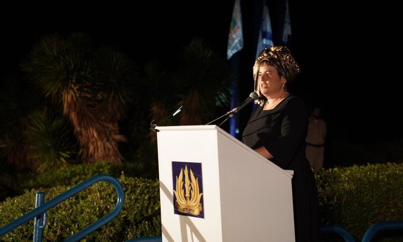 אסתי יניב בטקס נופלי חיל הים: "אין לנו עם אחר"