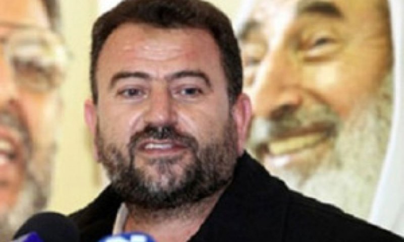 במהלך הלילה: אחיותיו של סאלח אל-עארורי נעצרו