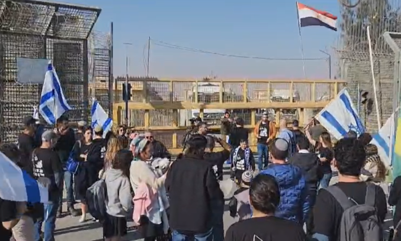 מפגינים חסמו את מעבר ניצנה: "כלום לא יכנס מפה"