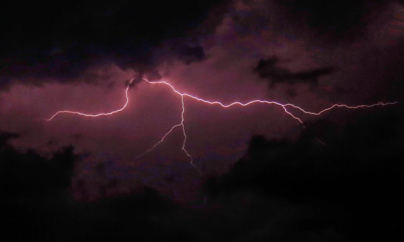 הסערה כבר פה: גשמים וסופת ברקים באילת. צפו