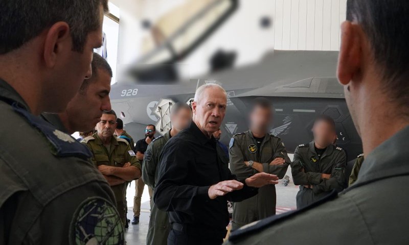 גלנט ביקר בבסיס נבטים: "לכל טיל יש כתובת"