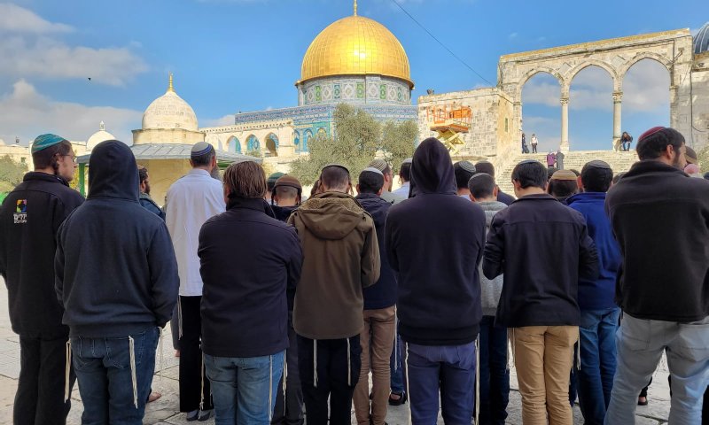 למרות ההחלטה: מונעים מיהודים להתפלל בהר הבית