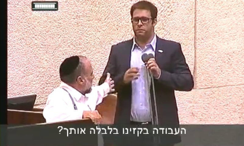 צפו: יצחק כהן הוציא מהכלים את אורן חזן