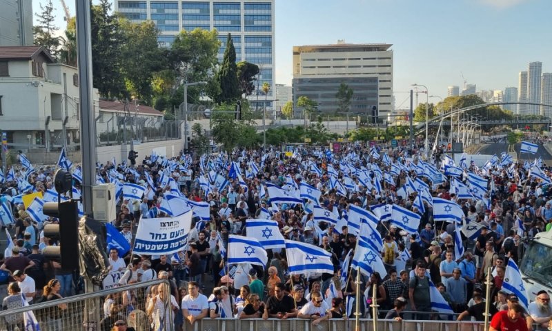 רבבות בהפגנת הימין בת"א: "זו מהות הדמוקרטיה"