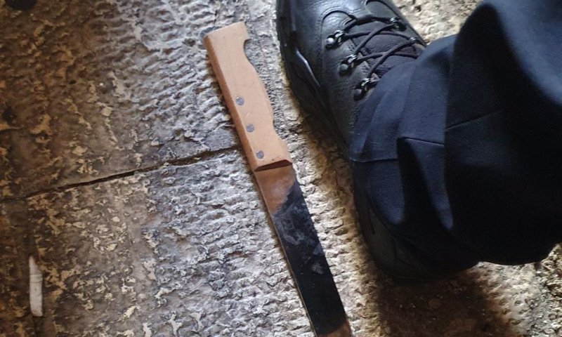 גבר נחקר בחשד שניסה לרצוח את בת זוגו ונדקר