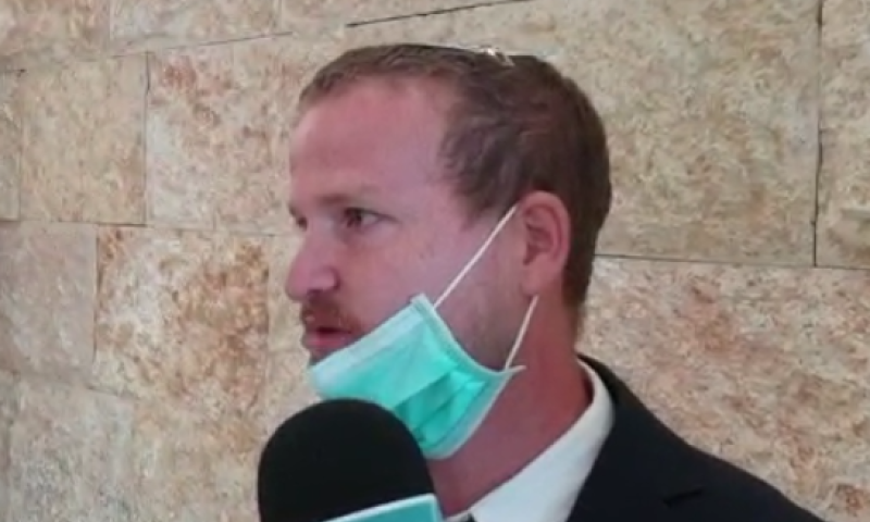 לאחר שסורבו, אנשי הפורום למען ישראל נכנסו לדיון