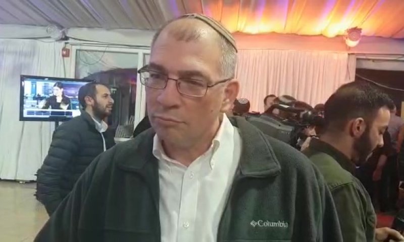 המשקולת מונחת על ניר אורבך: האיש שיכול להכריע