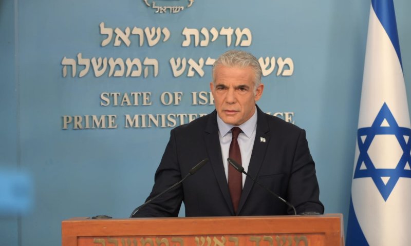 לפיד: "אנחנו משלמים עד היום על הנזקים של נתניהו"