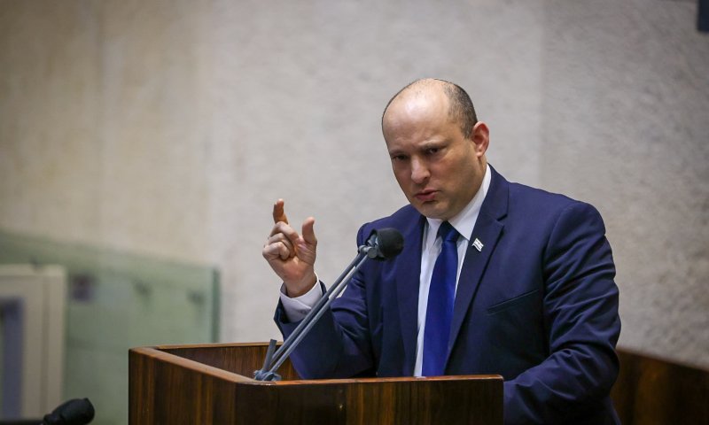 צפו: בנט עלה לנאום וירד מהדוכן אחרי 10 שניות