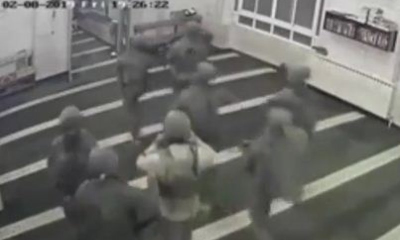 תיעוד מהמסגד: כוח ימ"מ במרדף אחרי המחבל. צפו