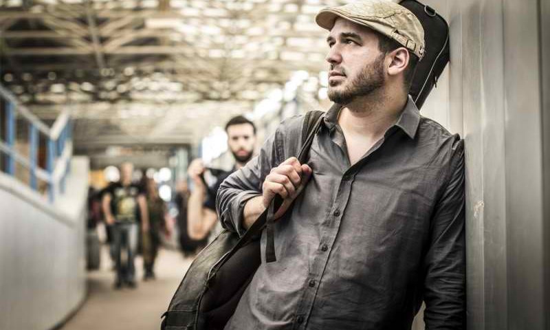 בדרכים אבודות: אורי וייל משיק סינגל כפול&bull; האזינו