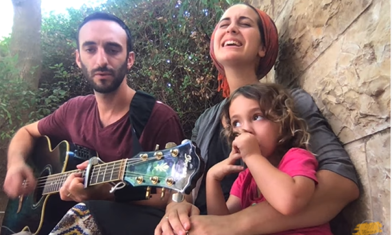 מרגש: יונינה בתפילה מיוחדת לקורונה. צפו