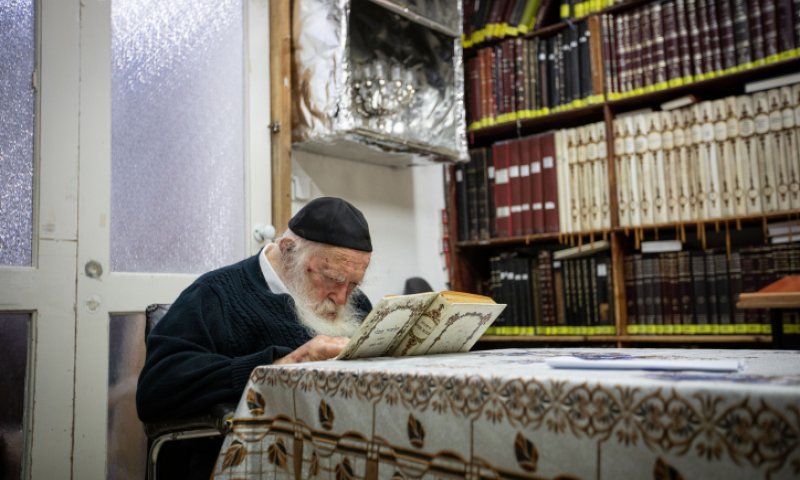 בעקבות השמועות: בית הרב קנייבסקי בעדכון על מצבו