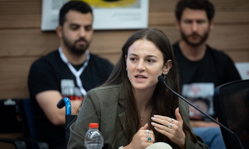 מיה רגב פרצה בבכי: "כל בחורה עוברת שם הטרדה"