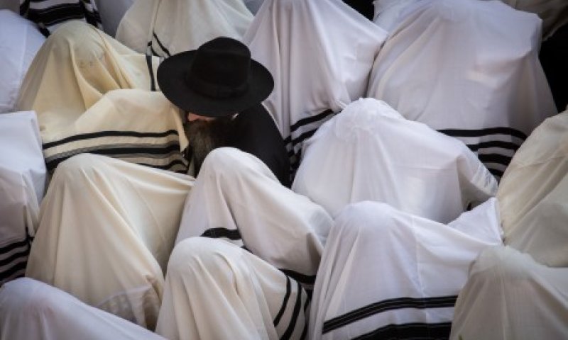 צפו &bull; המונים בברכת הכהנים ברחבת הכותל המערבי