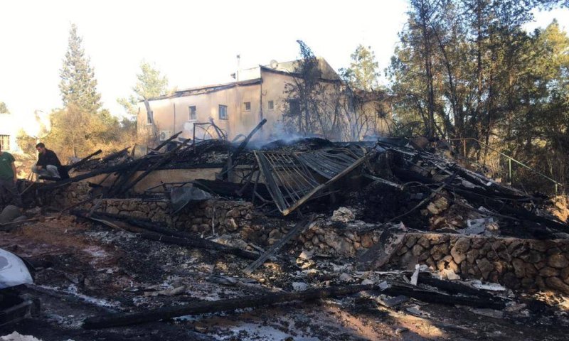שדרן הרדיו הדתי שביתו נשרף: נשארנו עם הבגדים