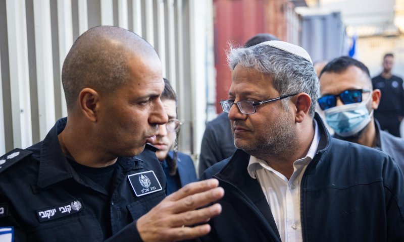 פרשת ביקורי הצלב האדום: נציב שב"ס נגד המל"ל