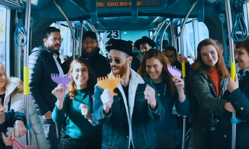 חנוכה בבירה: איך גורמים לירושלמים לרקוד? צפו