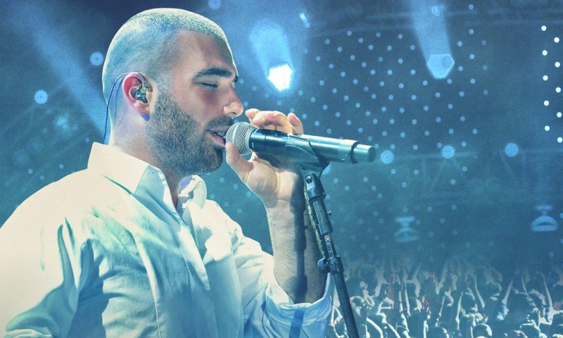 צפו: עומר אדם משיק שיר חדש שכתב והלחין