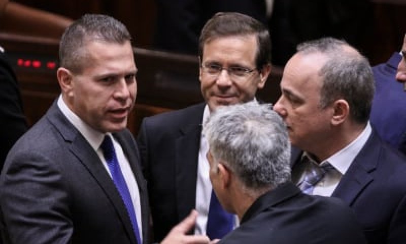 "אם יש לכם כבוד הצביעו נגד מינוי ארדן"