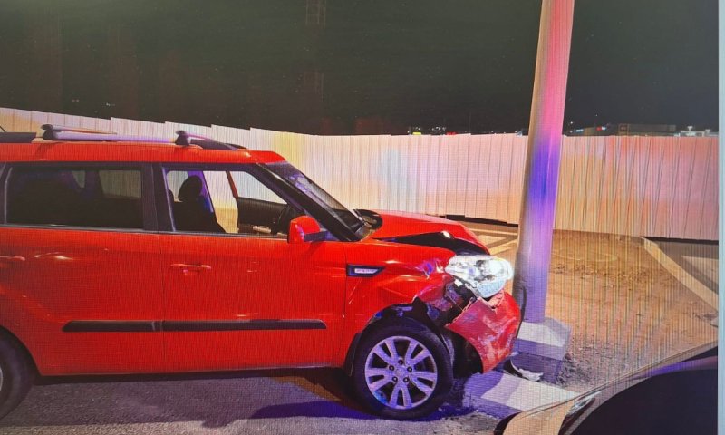 אילת: נהג ניסע להימלט משוטרים &ndash; ופגע בניידת המשטרה