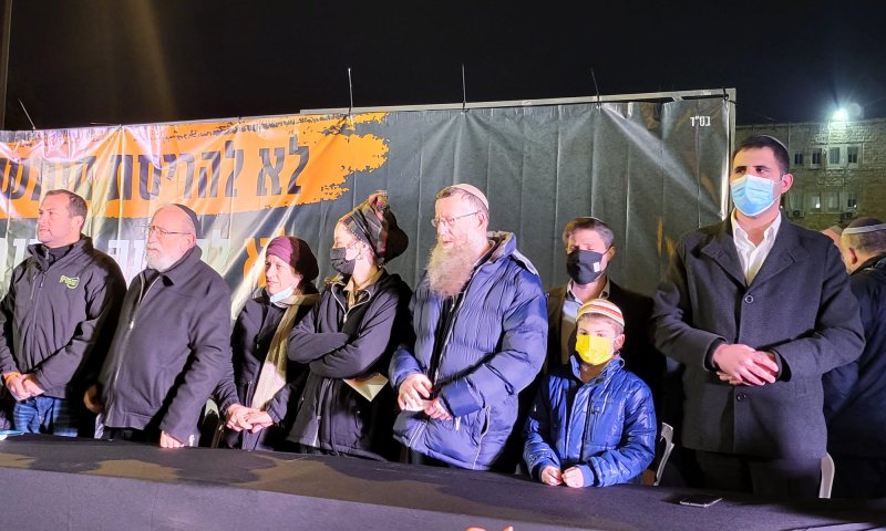 אלפים מול משרד רה"מ: "על חומש הממשלה תיפול"