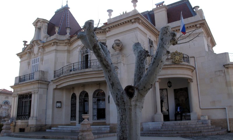 3 שנים למלחמה באוקראינה: פיצוץ בקונסוליה&nbsp;הרוסית במארסיי