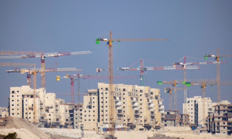 פועל נהרג לאחר שנפגע מחפץ כבד בבית שמש