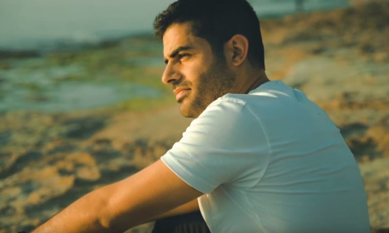 "לנשום": משה כורסיה בקליפ חדש ומרגש. צפו