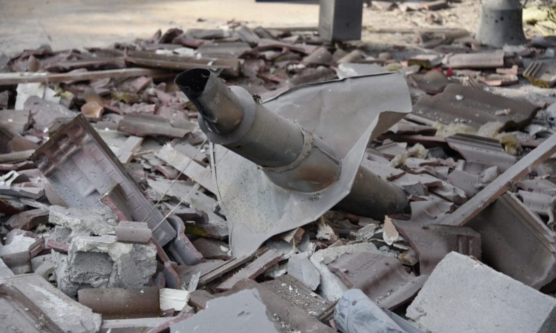 טיל מעזה פגע בבית בשרון; 7 פצועים, הבית קרס