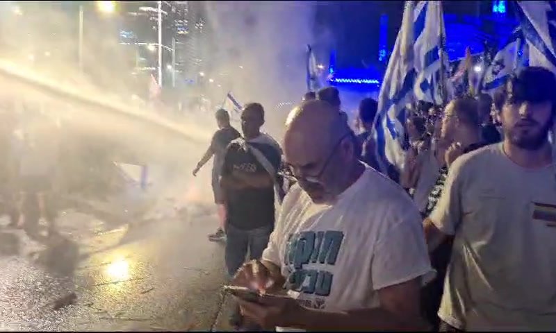 המכת"זיות נכנסו לפעולה לכיבוי המדורות באיילון. צפו