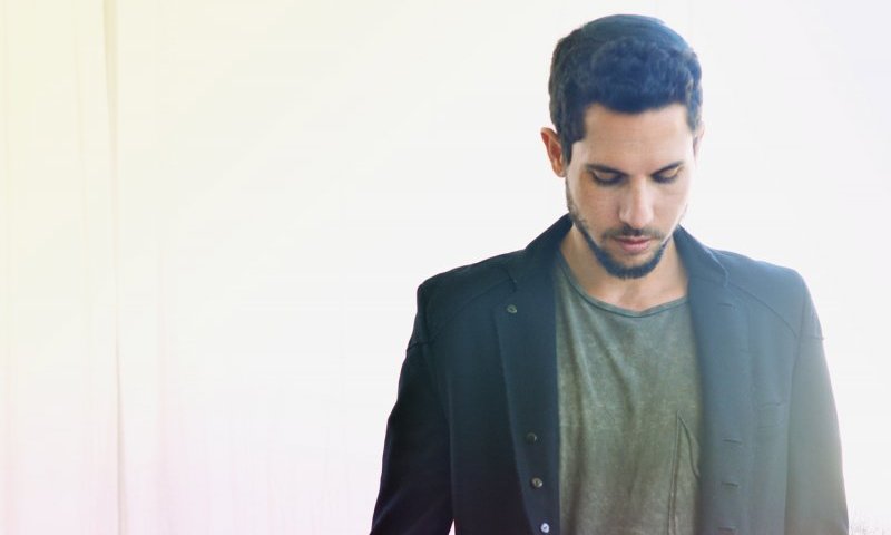 מהפס קול של הסדרה סרוגים לאלבום סולו ראשון