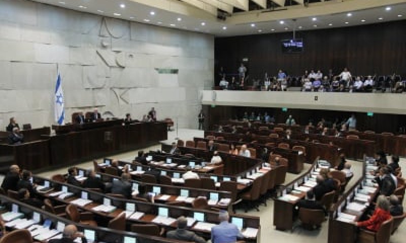 הכנסת דחתה את חוק שירות חובה לכל; מופז ופלסנר נעדרו
