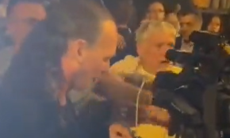 אבישי בן חיים הותקף פיזית על ידי משפחות החטופים. צפו