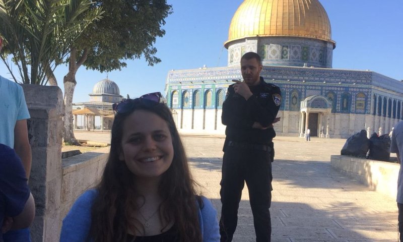 היסטריה משטרתית &bull; עדות מהמעצר הבוקר בהר הבית