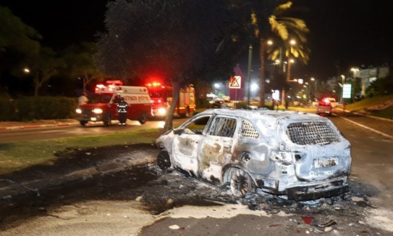 צפו: רגמו נהגים, שרפו רכבים וניסו לבצע לינץ'