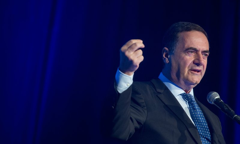 "להפסיק את עבודתה של העובדת הערבייה"