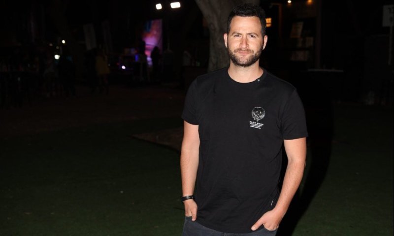 גיא הוכמן בסדרת דוקו חדשה על החיים בצל המלחמה