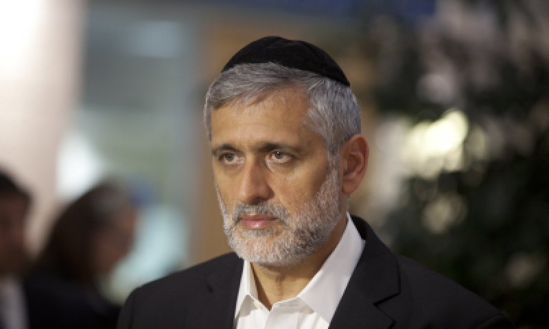 אלי ישי נעדר מהאזכרה לרב עובדיה בשומרון בגלל לחצים מלשכת הרב יצחק יוסף