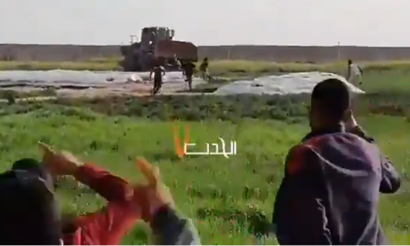 צפו: דחפור צה"לי עוצר לקיחת גופת מחבל