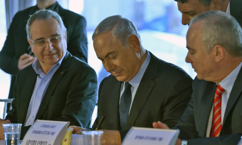 נתניהו חתם על סעיף 52; מתווה הגז יוכרע בבג"צ