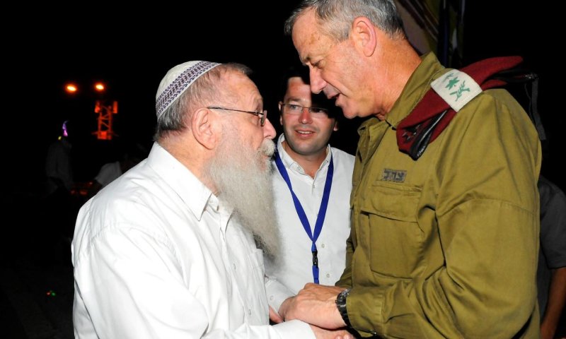 בני גנץ: "הלב דואב, זכיתי להיות מתלמידי הרב"