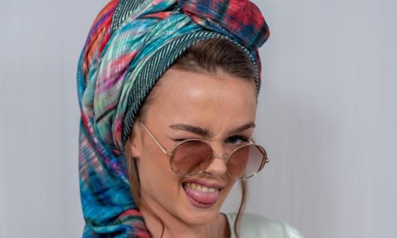 מיוחד לסרוגות: 3 קשירות למטפחת שאת חייבת להכיר