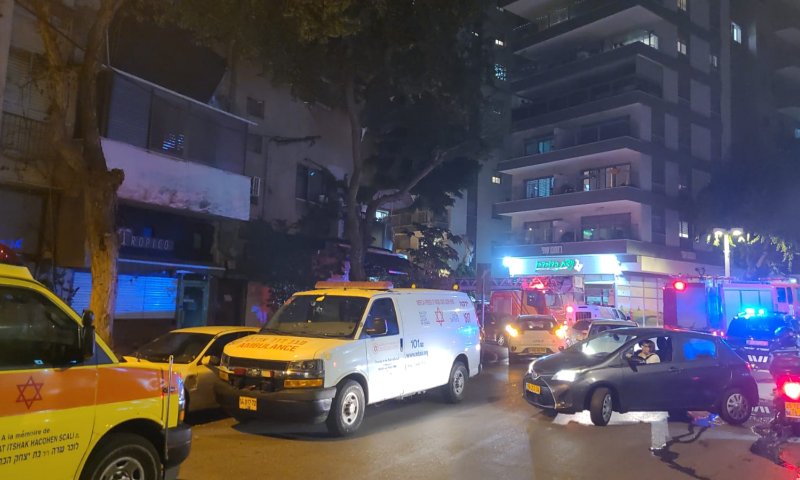 חשד להצתה: גבר נספה בשריפה בבית בגבעתיים