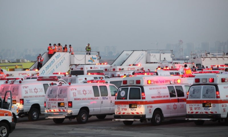 תיעוד הדרמה בנתב"ג: עשרות אמבולנסים ורכבי הצלה