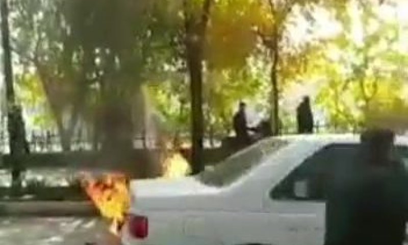 איראן: הפגנות אלימות נגד השלטון. מפגינה נהרגה|צפו