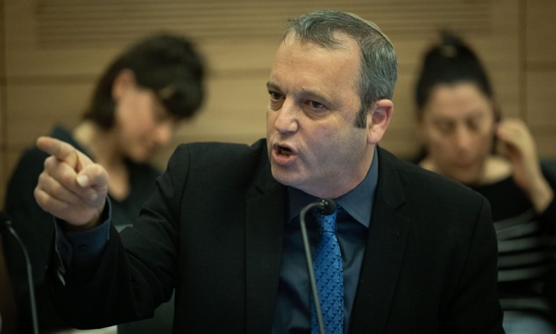 עתירה לבג"ץ: למה ח"כ קריב לא מועמד לדין