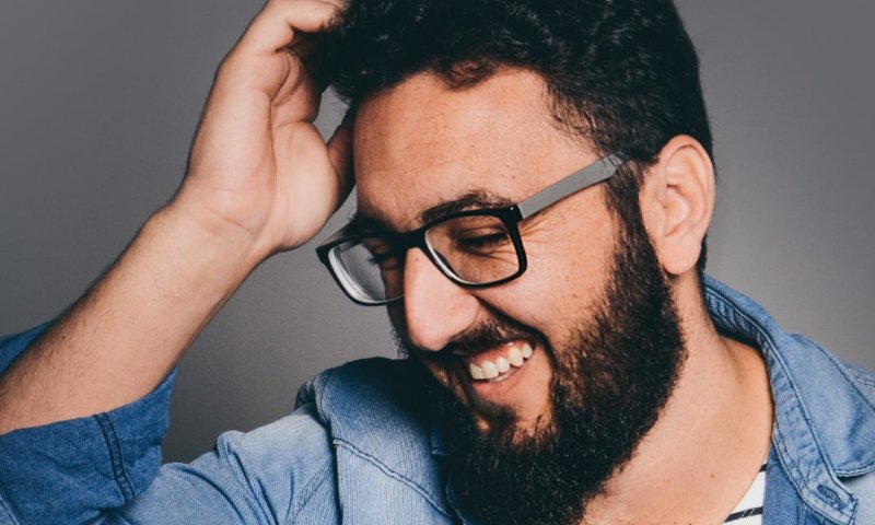 מרגש: אלנתן שלום פותח את הלב בשיר חשוף