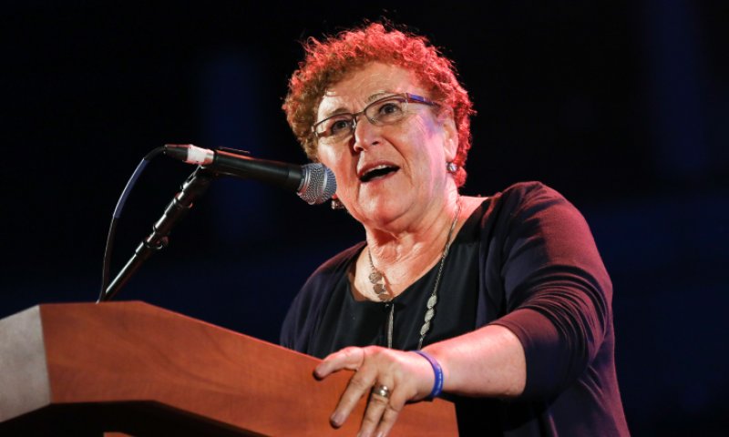 צפו בברכה המרגשת של מרים פרץ לרב רפי