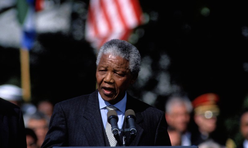 אויב ארה"ב ושמו האמיתי: 10 דברים על נלסון מנדלה